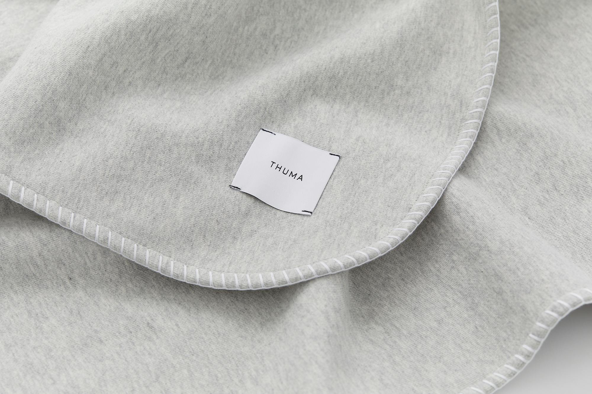 Renders - Favorite hoodie blanket (Grey - Detail)
