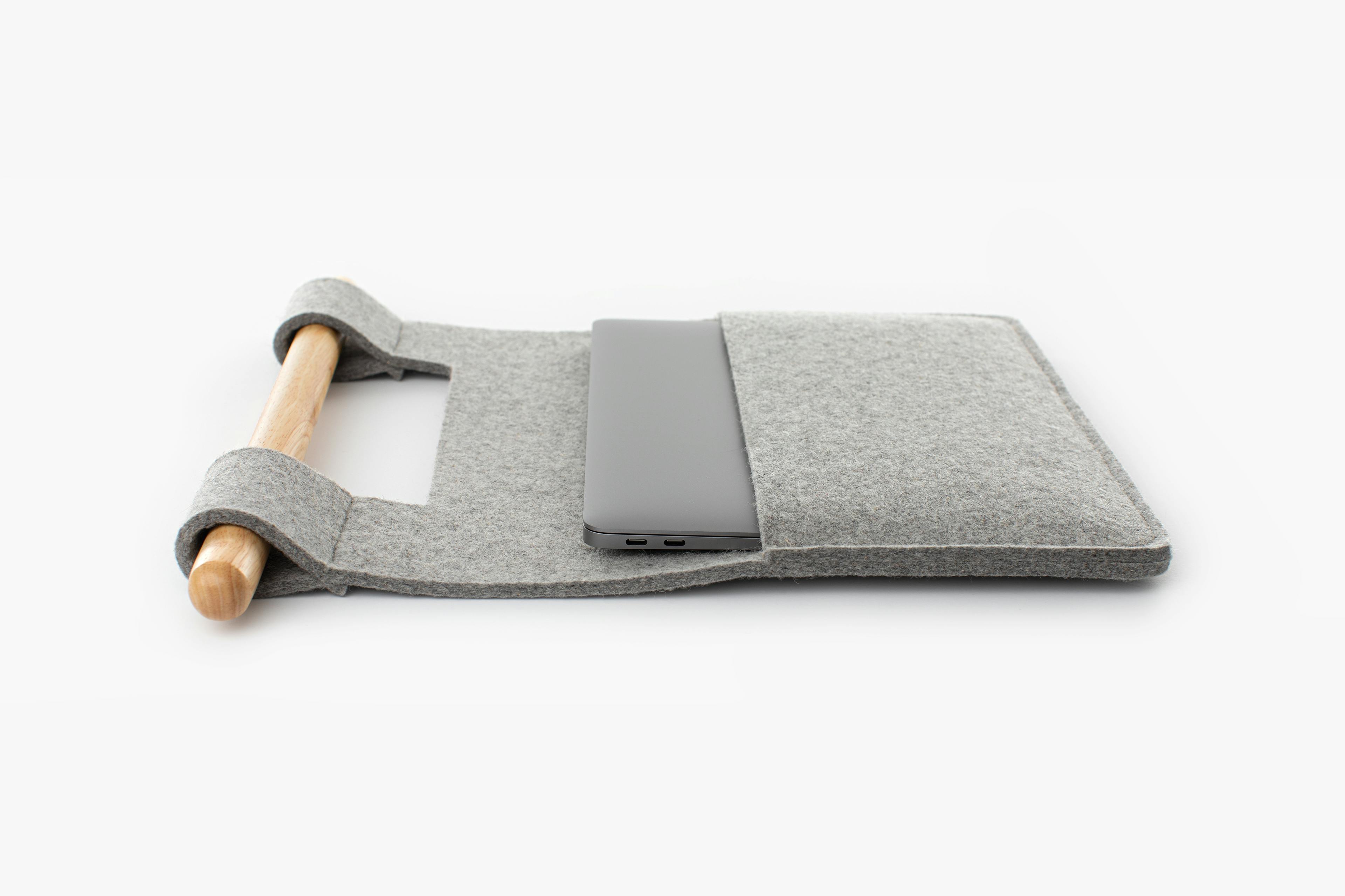 The Sleeve (Heathered Grey) - With laptop - 3:2