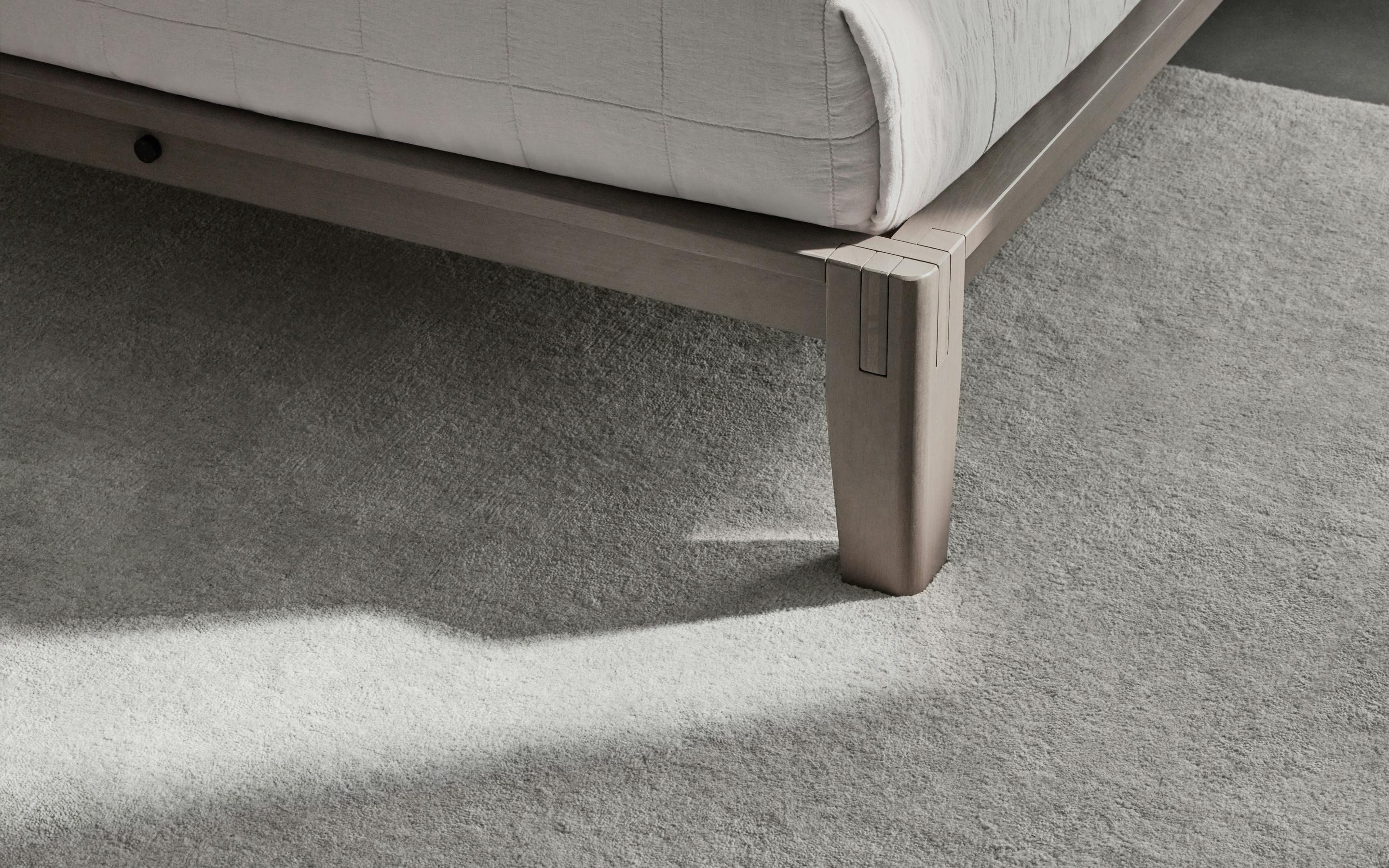 The Rug (Silver / 5x8) - Rug under Bed
