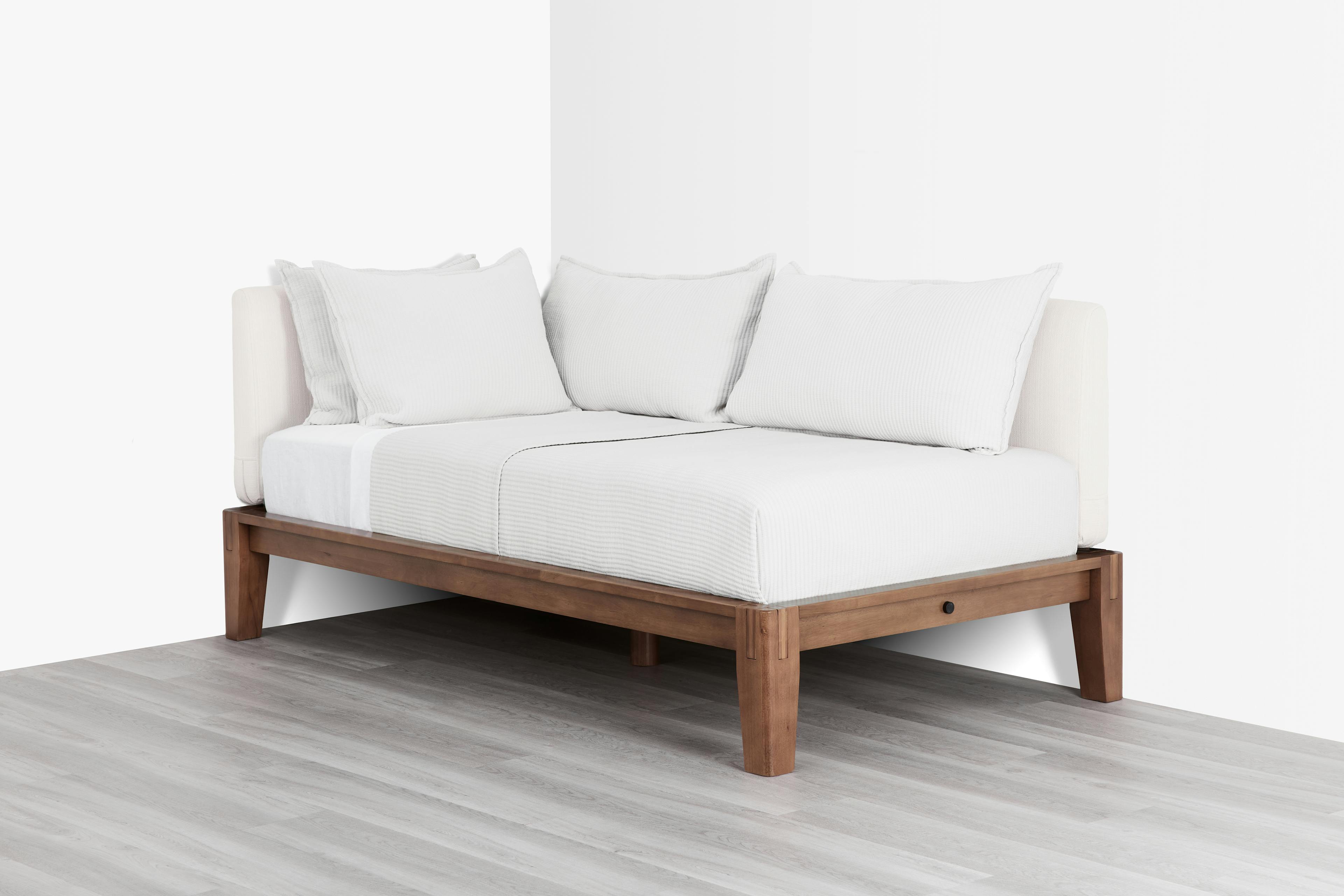 PDP Image: The Daybed (Walnut / Light Linen) - 3:2 - Pillow