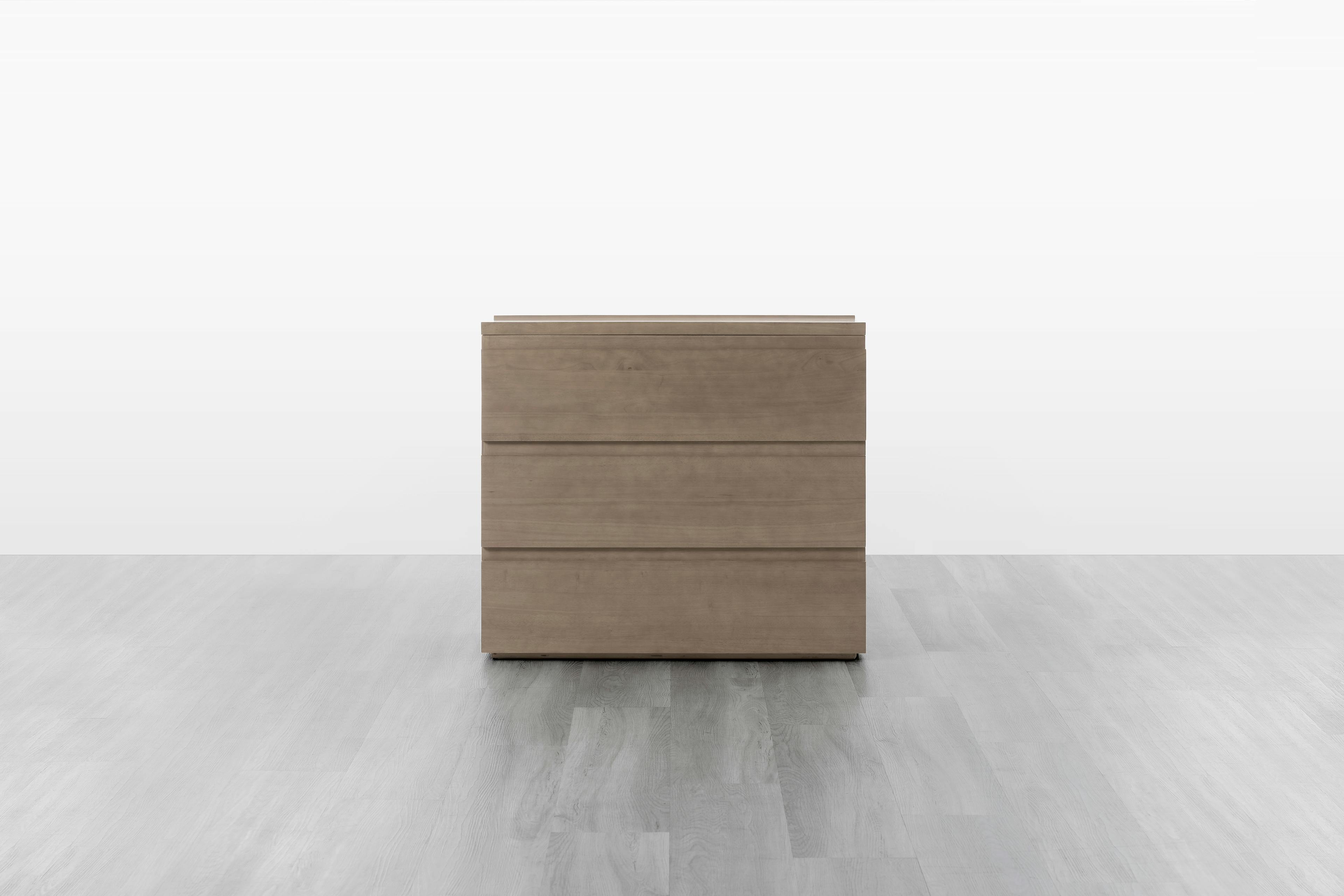 The Dresser (3x1 / Grey) - Front - 3:2