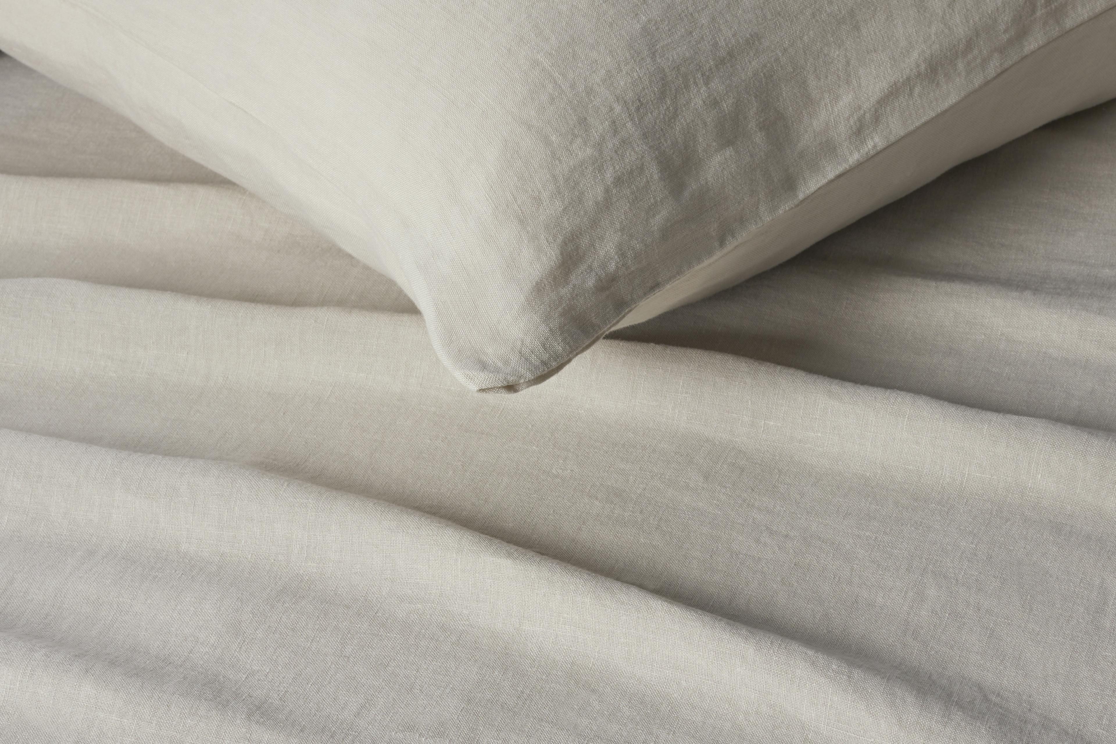 PDP Image: Linen Sheet Set (Dune) - 3:2 - Corner Pillow & Sheet Zoom