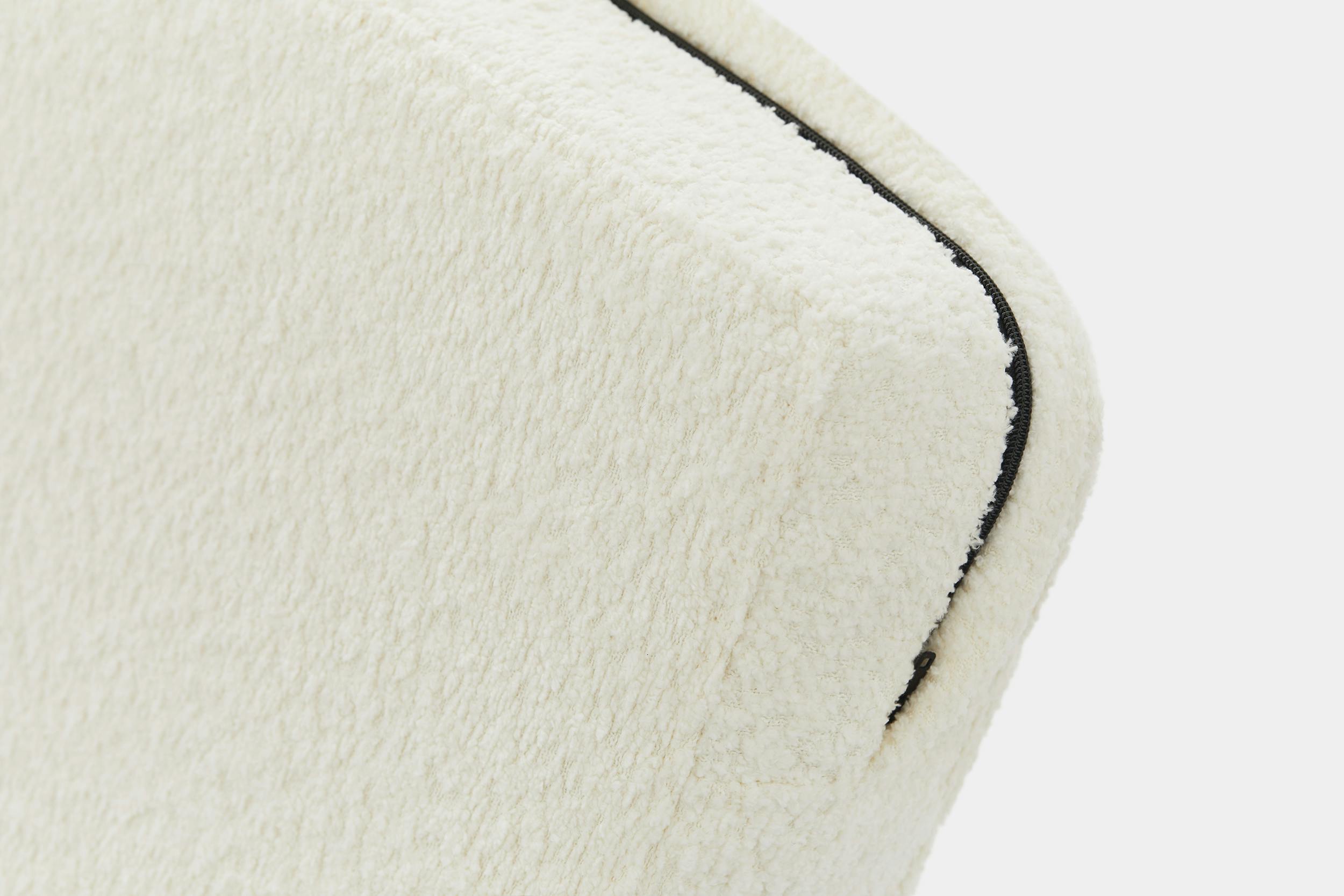 The PillowBoard Cover (Ivory) - Render - Zipper Detail
