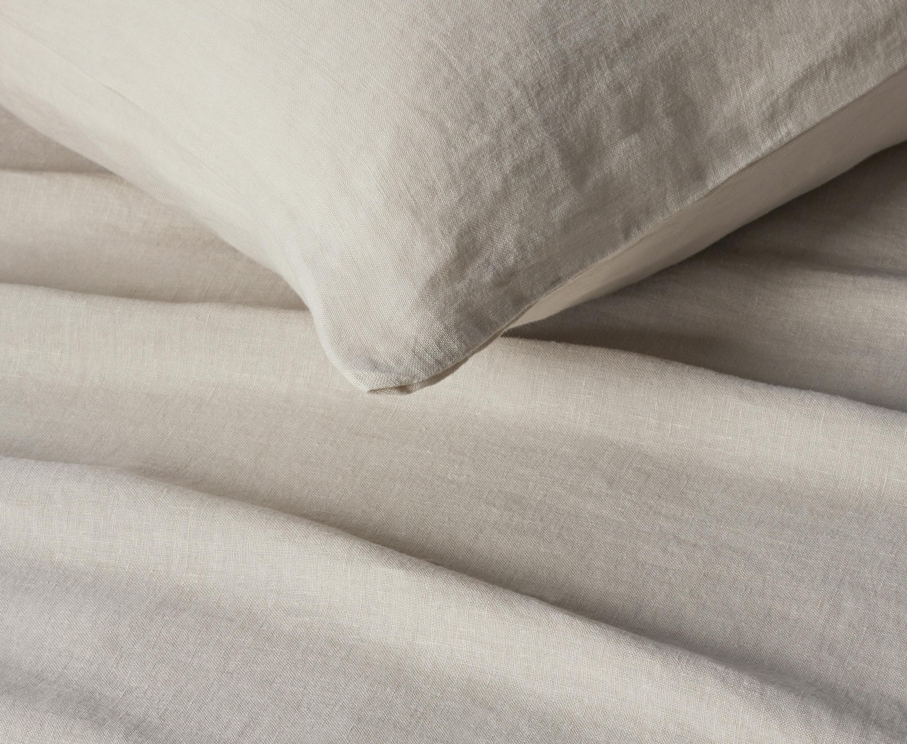 Linen Sheet Set (Dune) - Pillow & Sheet Detail 