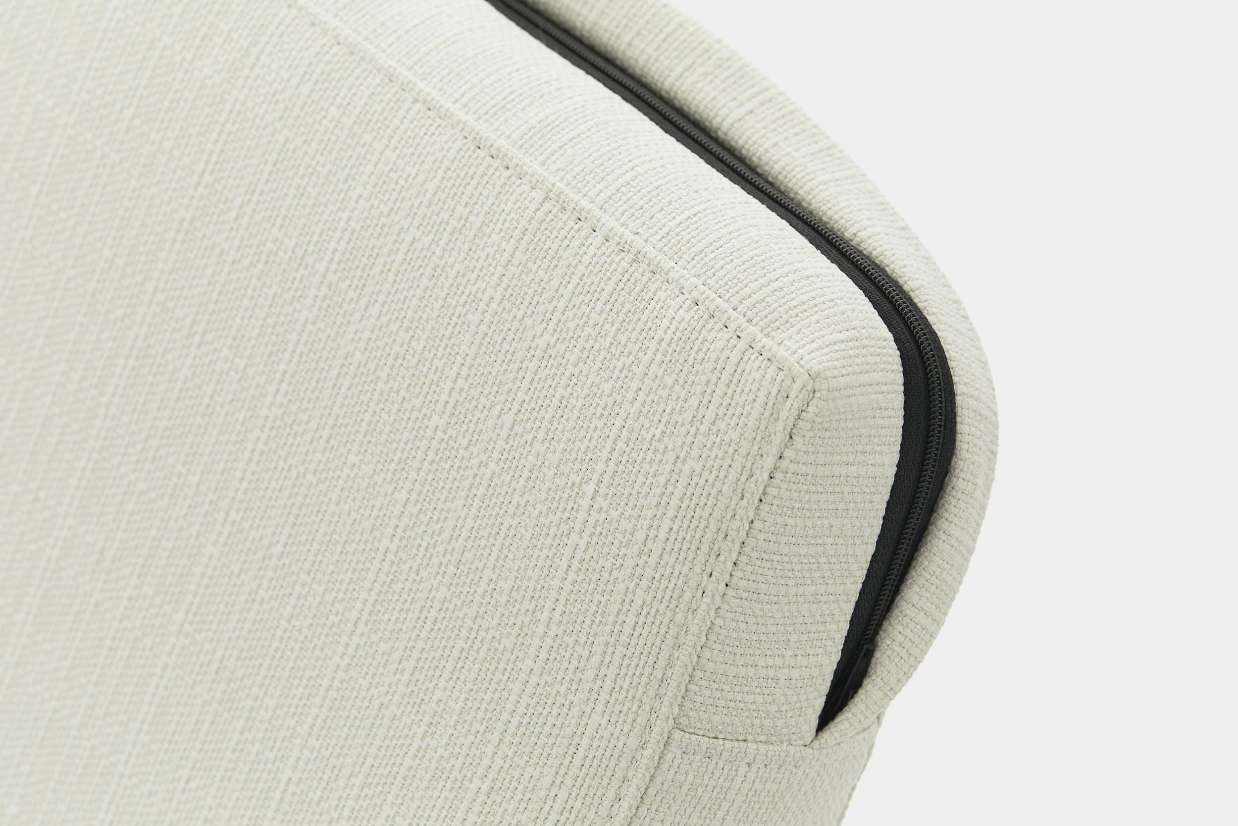 The PillowBoard Cover (Light Linen) - Render - Zipper Detail